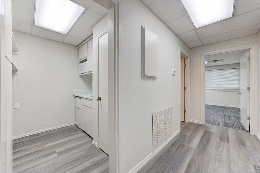 2401 Tee Cir, Norman, OK for lease - Building Photo - Image 2 of 28