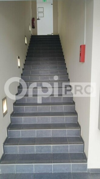Office in Reims for lease - Interior Photo - Image 2 of 2