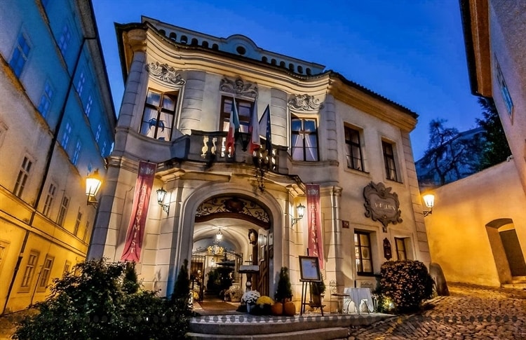 à vendre - Photo du bâtiment - Image 2 de 15