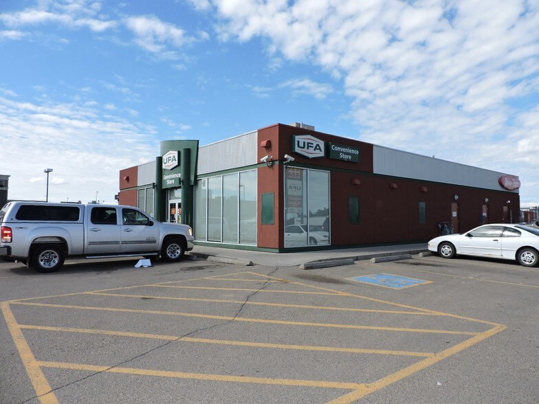 41 Petrolia Dr, Red Deer, AB à louer - Photo du bâtiment - Image 3 de 9