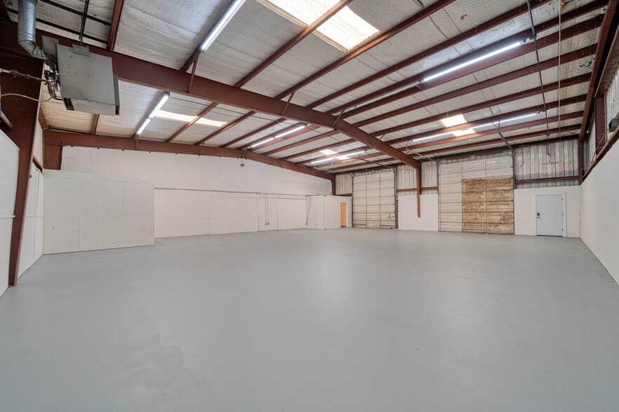 2005-2007 E Cotton St, Longview, TX for lease - Building Photo - Image 2 of 4