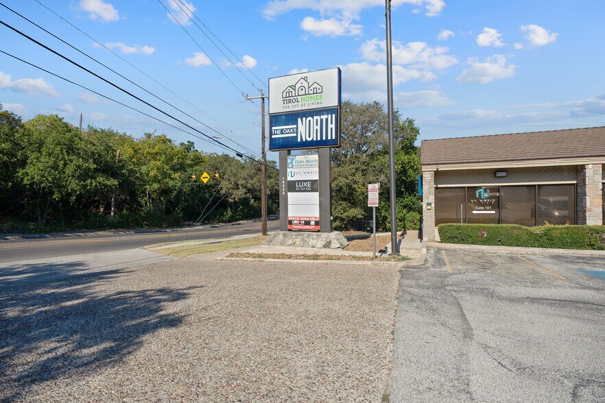 10924 Vance Jackson Rd, San Antonio, TX à louer - Photo du bâtiment - Image 2 de 21