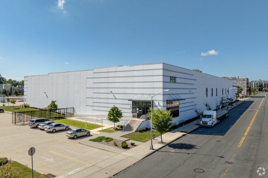 11-41 Sussex Ave, East Orange, NJ for lease - Building Photo - Image 2 of 5