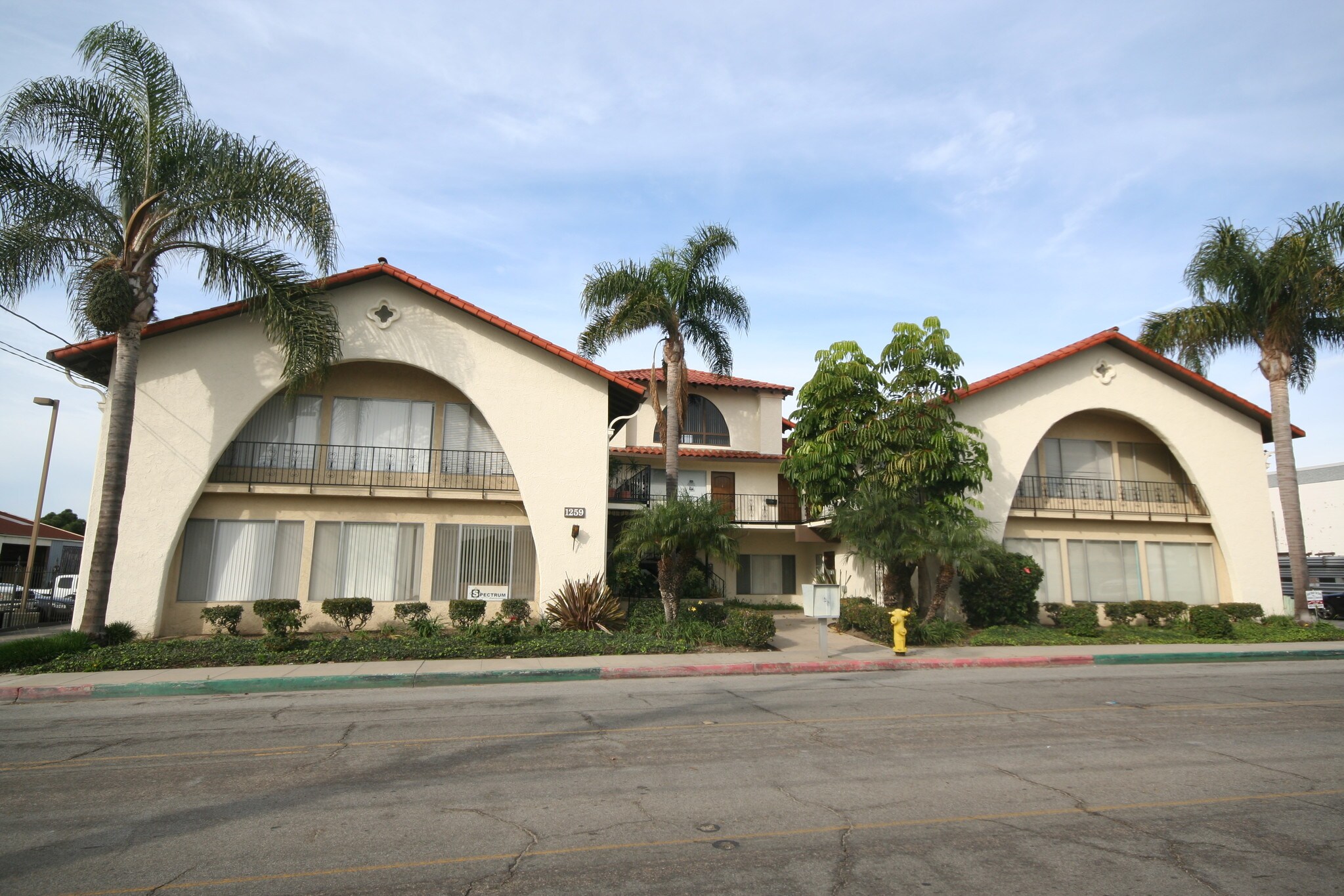 1255-1259 Callens Rd, Ventura, CA à louer Photo du bâtiment- Image 1 de 6
