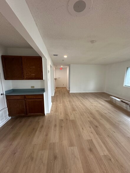 1420 S Ellison Dr, San Antonio, TX à louer - Photo intérieure - Image 3 de 8