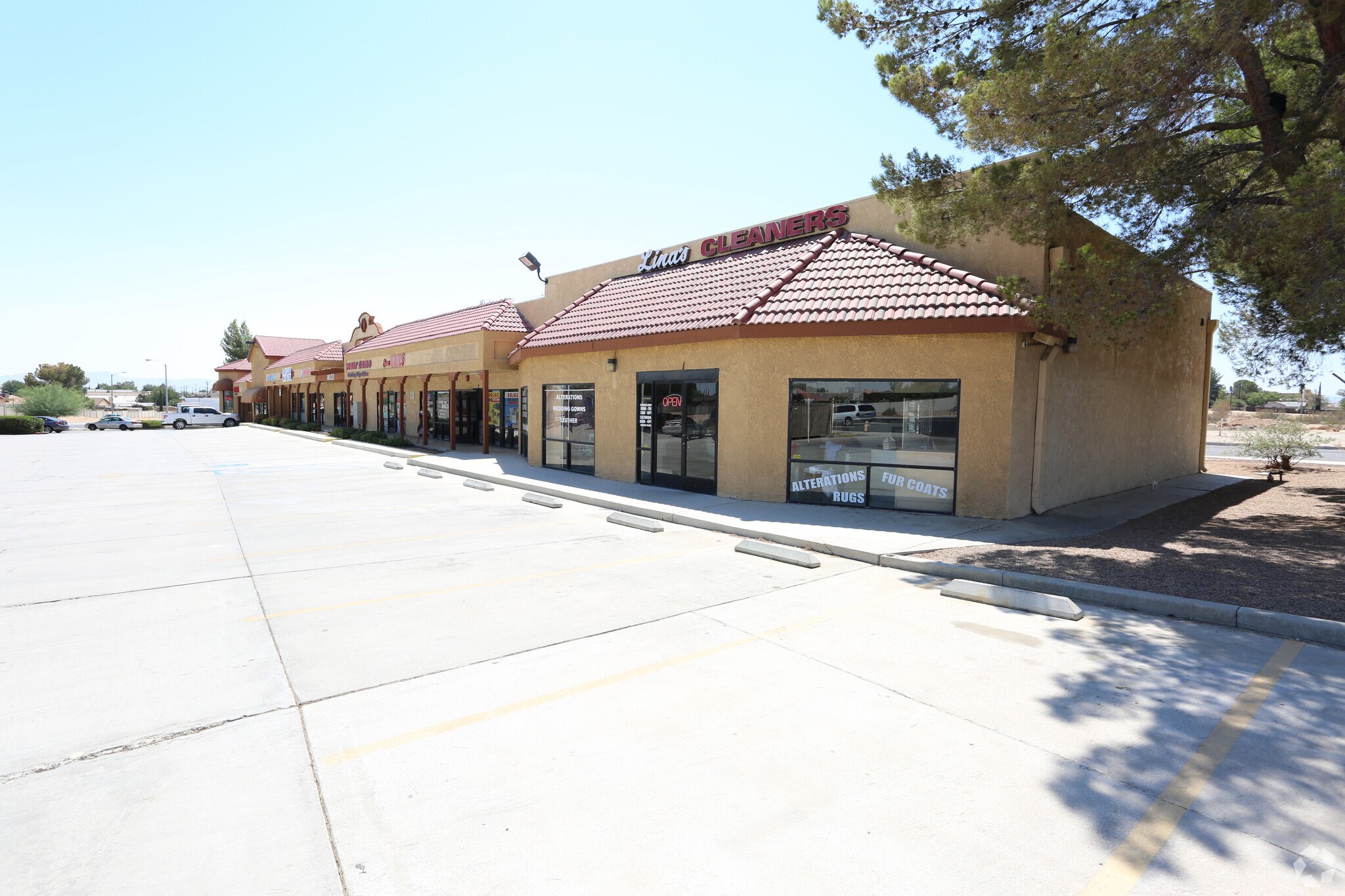 16137 Green Tree Blvd, Victorville, CA à louer Photo principale- Image 1 de 13