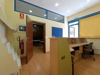 Plus de détails pour Multi-résidentiel à vendre