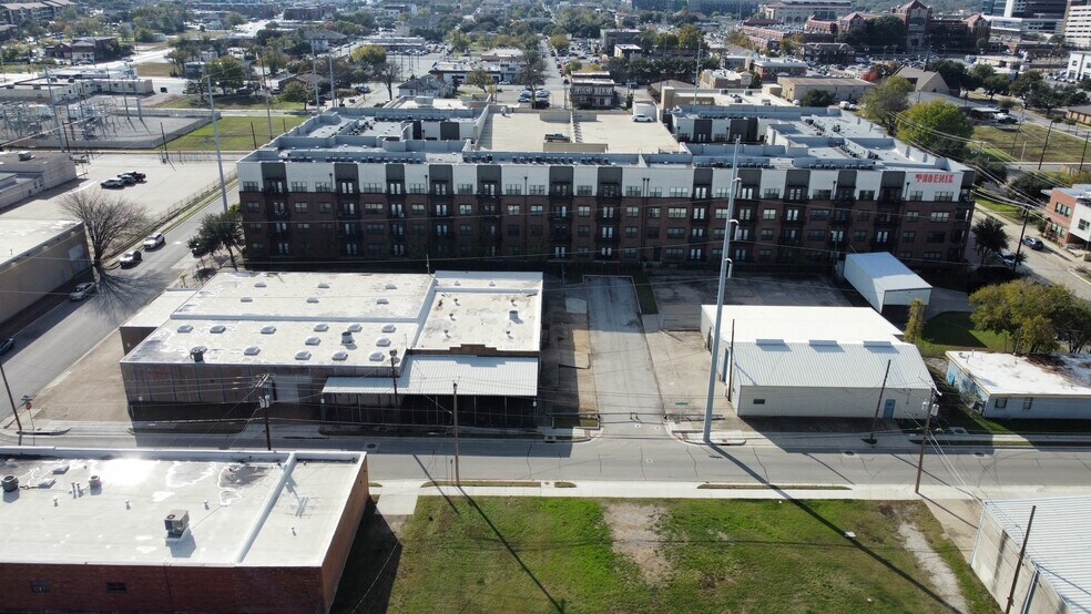 400 Lipscomb St, Fort Worth, TX à louer - Photo du bâtiment - Image 3 de 10