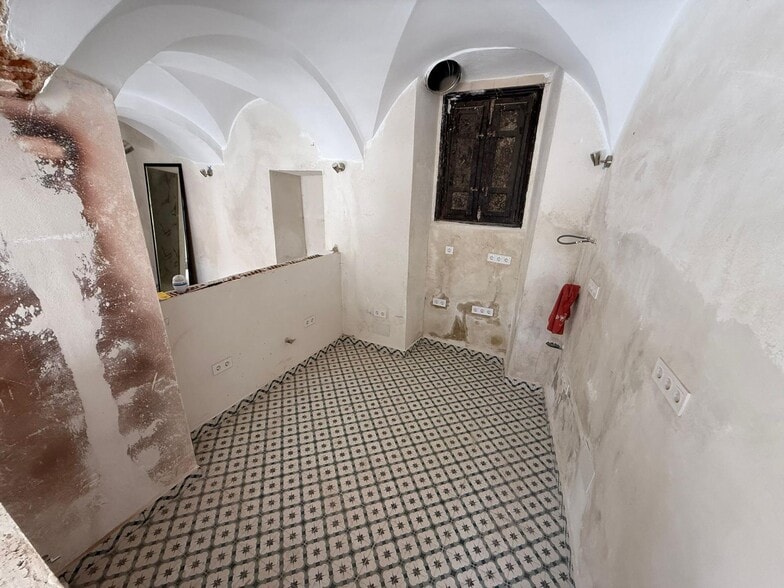 Retail in Cáceres for lease - Building Photo - Image 3 of 17