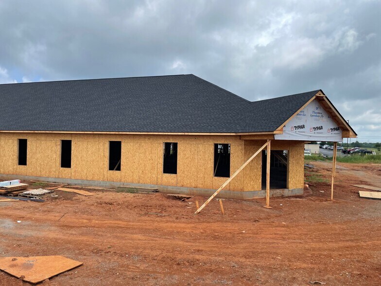 156 Chesapeake Ln, Clarksville, TN for lease - Building Photo - Image 2 of 10