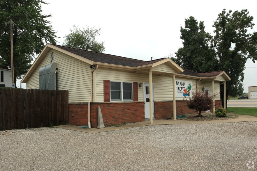 2105 Pine Dr, Ferdinand, IN for lease - Building Photo - Image 1 of 1