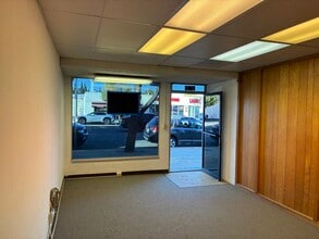 3806 W Burbank Blvd, Burbank, CA à louer Photo intérieure- Image 2 de 7