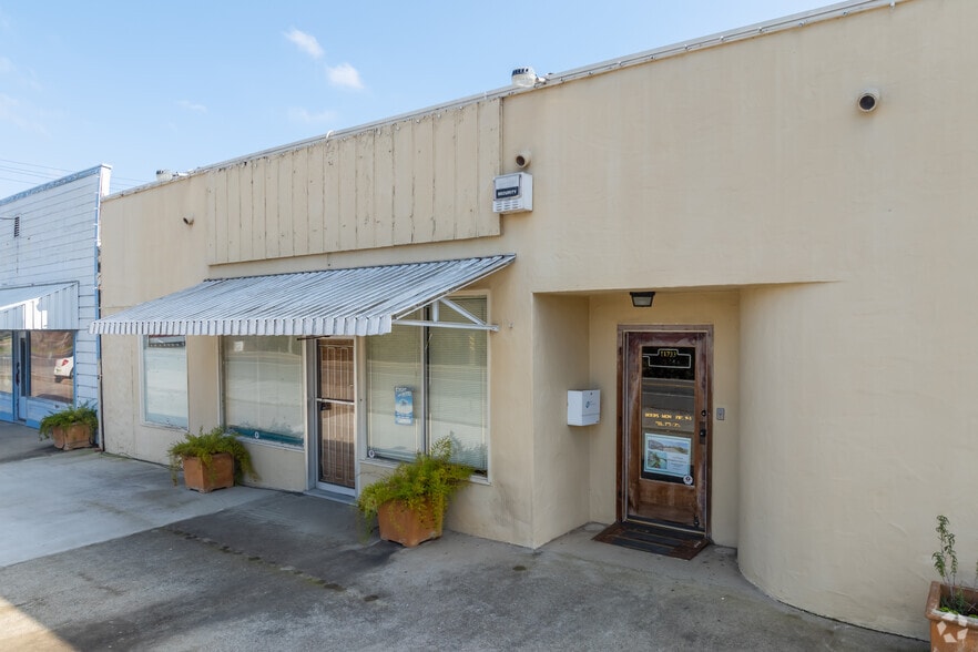 11715 Riverside Ave, Courtland, CA à vendre - Photo du bâtiment - Image 3 de 13