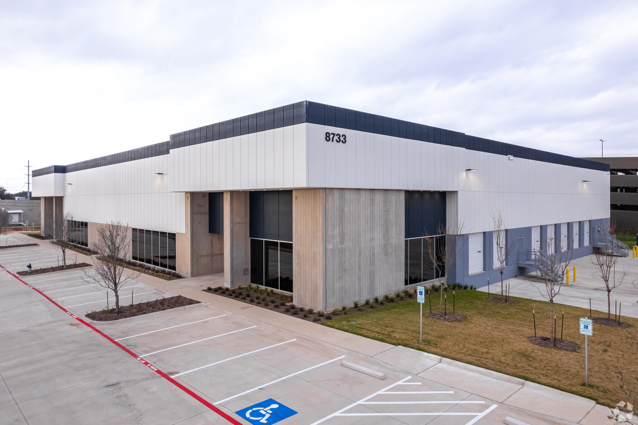 8733 N Stemmons Fwy, Dallas, TX à vendre Photo principale- Image 1 de 9