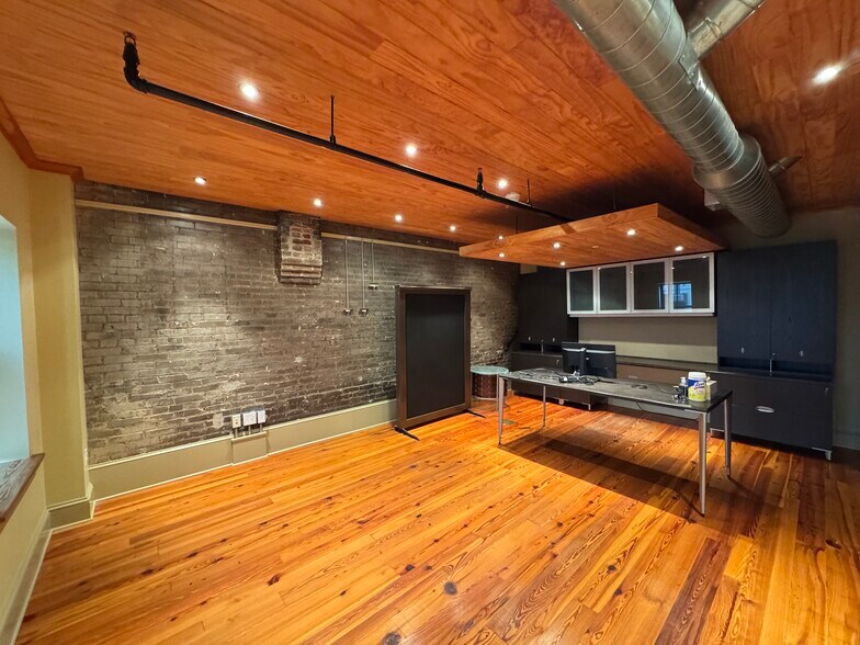 1205 N Orange St, Wilmington, DE for sale - Interior Photo - Image 2 of 19