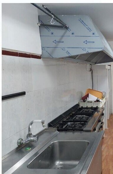 Retail in Cáceres for lease - Building Photo - Image 1 of 1