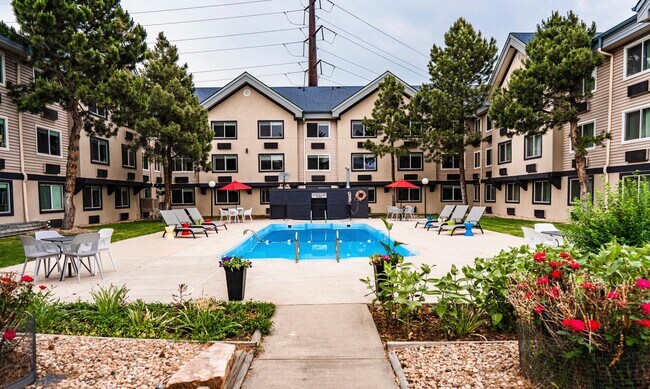 Plus de détails pour 15059 W Colfax Ave, Lakewood, CO - Services hôteliers à vendre