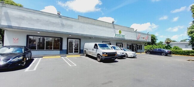 Plus de détails pour 2675 NW 207th St, Miami Gardens, FL - Commerce de détail à louer