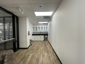 901 W Civic Center Dr, Santa Ana, CA for lease Lobby- Image 2 of 7