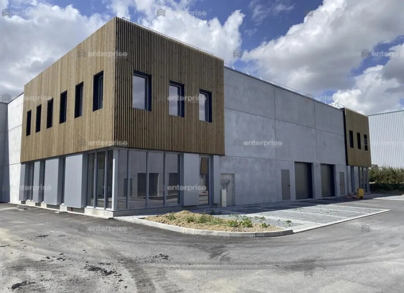 Flex in Seclin for lease - Building Photo - Image 2 of 2