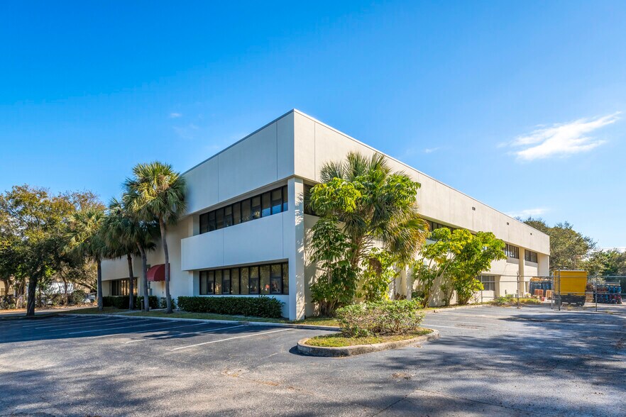 4431 Embarcadero Dr, West Palm Beach, FL à vendre - Photo du bâtiment - Image 3 de 10