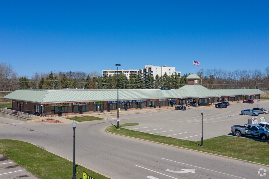 2035-2055 28th St, Grand Rapids, MI à louer - Photo du bâtiment - Image 1 de 3