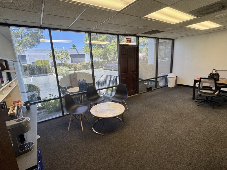 2640 Lavery Ct, Newbury Park, CA for lease - Building Photo - Image 2 of 12