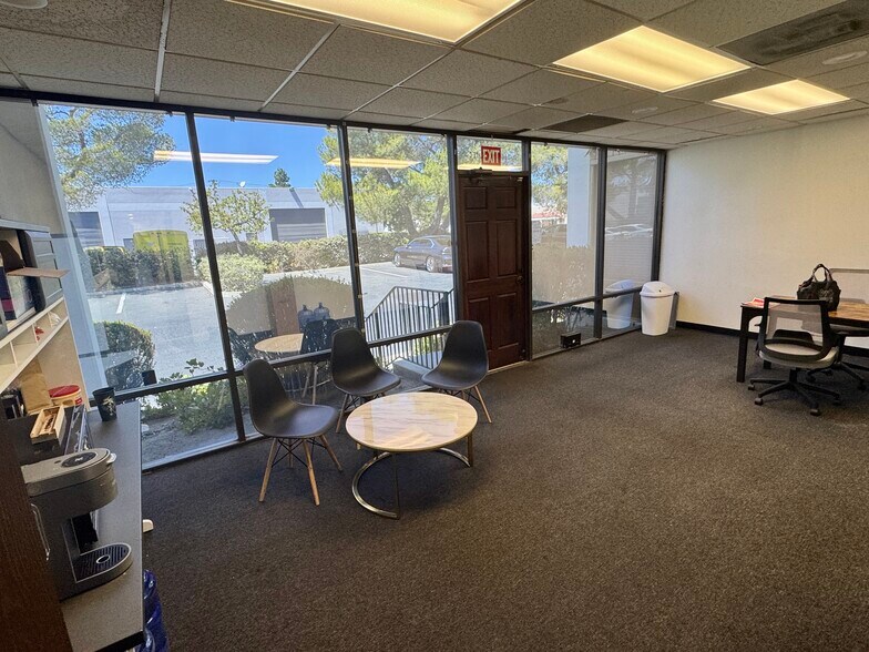 2640 Lavery Ct, Newbury Park, CA à louer - Photo du bâtiment - Image 2 de 12