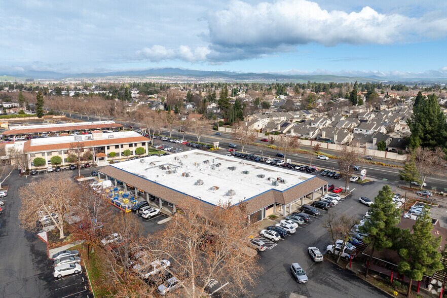 1807 E Santa Rita Rd, Pleasanton, CA à louer - Aérien - Image 3 de 9