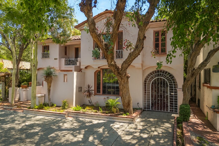 812 N Sweetzer Ave, West Hollywood, CA à vendre - Photo du bâtiment - Image 3 de 4