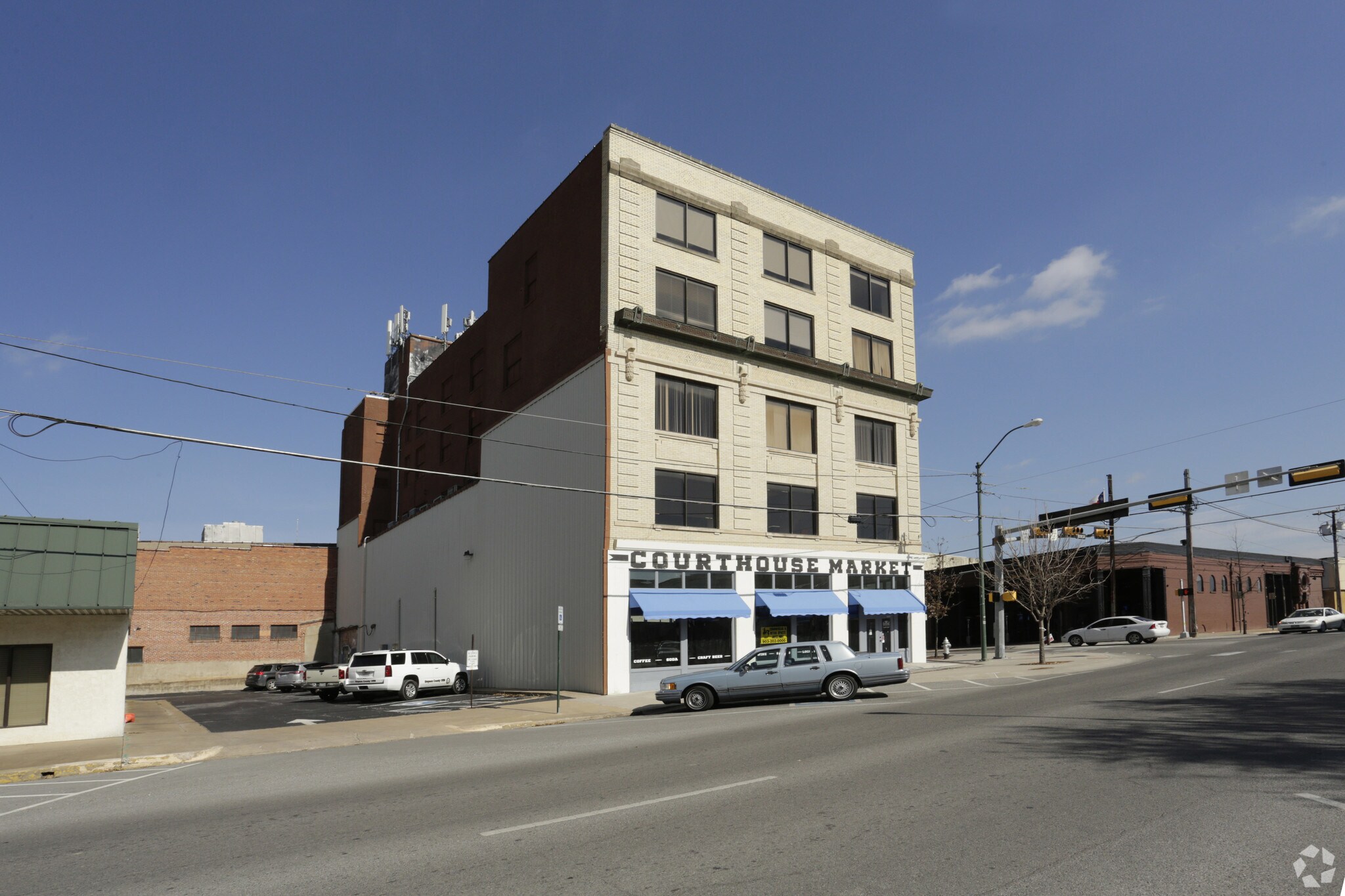 100 N Travis, Sherman, TX à louer Photo principale- Image 1 de 24