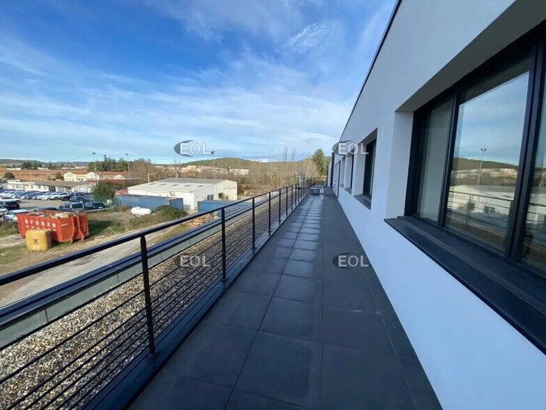 Bureau dans Éguilles à louer - Photo du bâtiment - Image 3 de 17