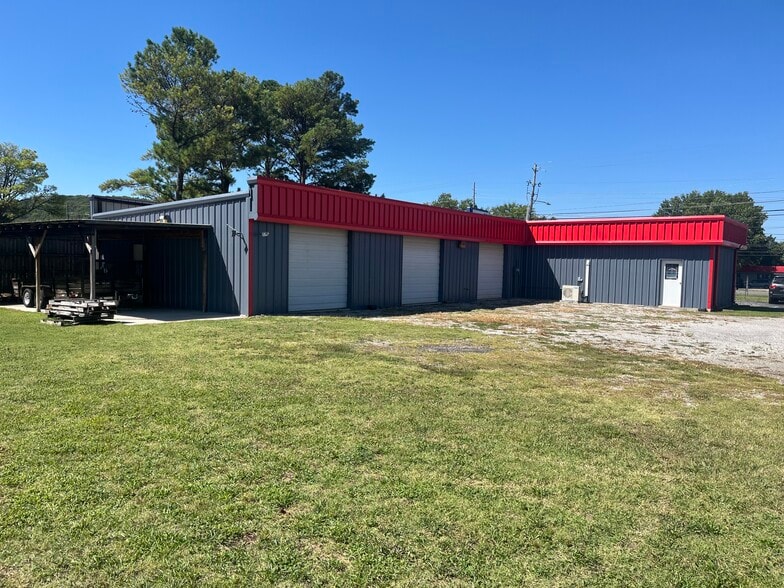 11565 Memorial Parkway Pkwy, Huntsville, AL for lease - Building Photo - Image 2 of 12