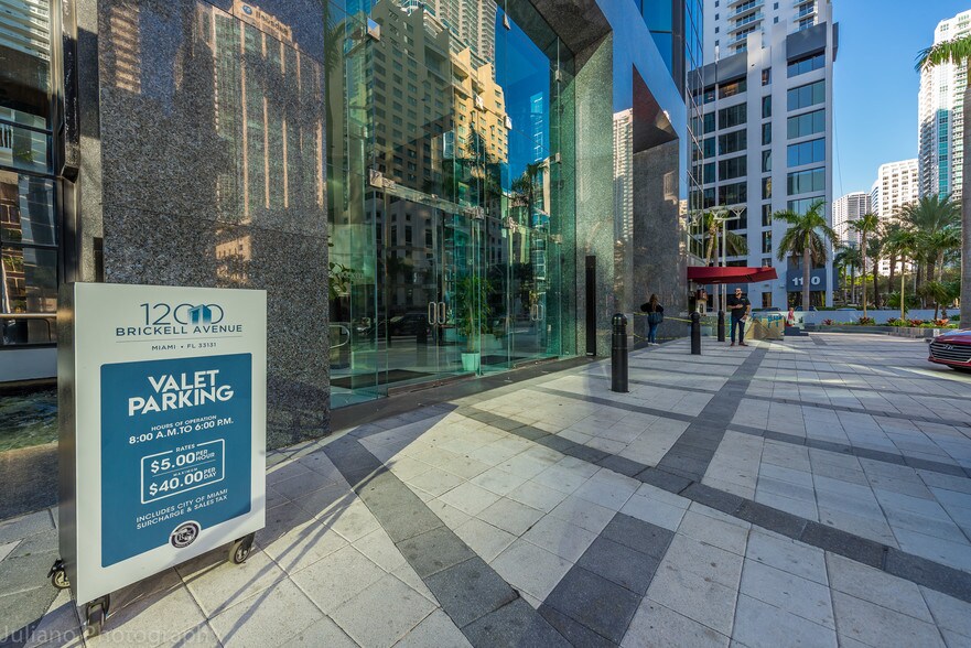 1200 Brickell Ave, Miami, FL à louer - Photo du bâtiment - Image 2 de 42