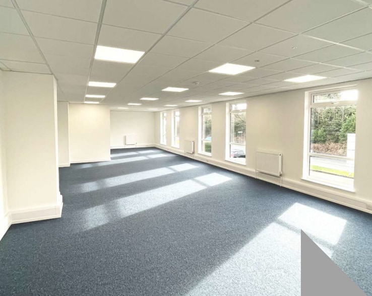 6 Hawley Ln, Farnborough for lease - Interior Photo - Image 2 of 3