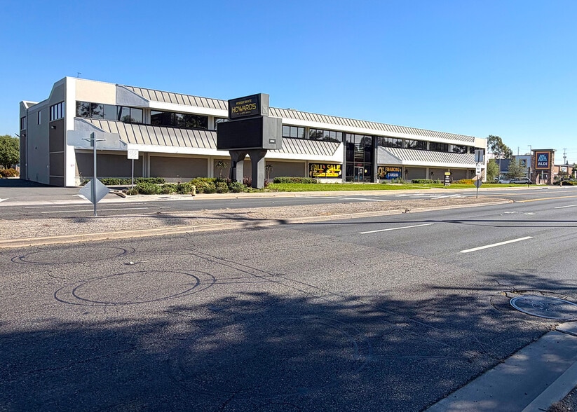 901 E Imperial Hwy, La Habra, CA à vendre - Photo du bâtiment - Image 3 de 23