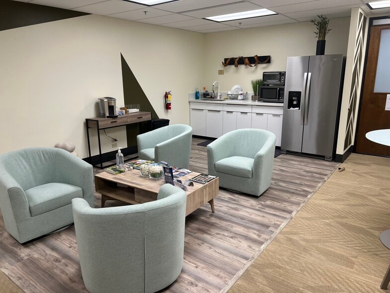 1164 Bishop St, Honolulu, HI for lease - Interior Photo - Image 2 of 12