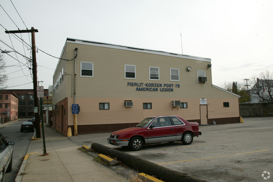 38 Central St, Central Falls, RI à vendre - Photo principale - Image 1 de 1