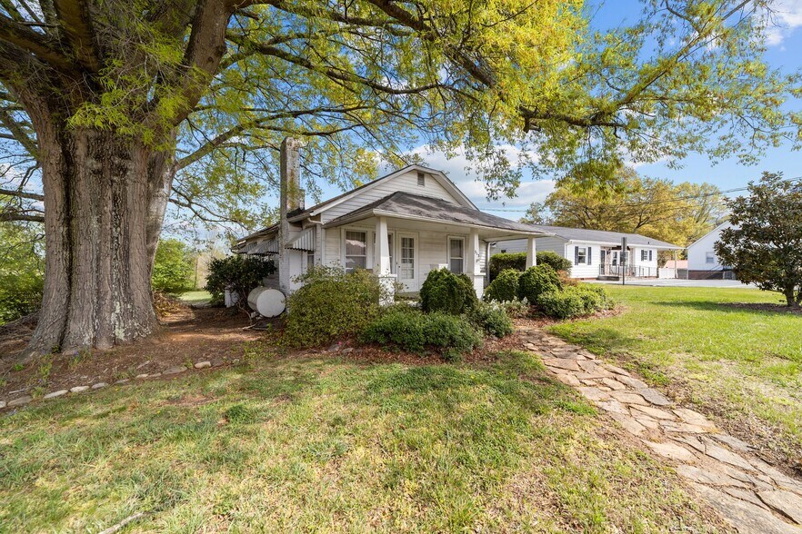 313 E King St, King, NC à vendre - Photo du bâtiment - Image 3 de 18