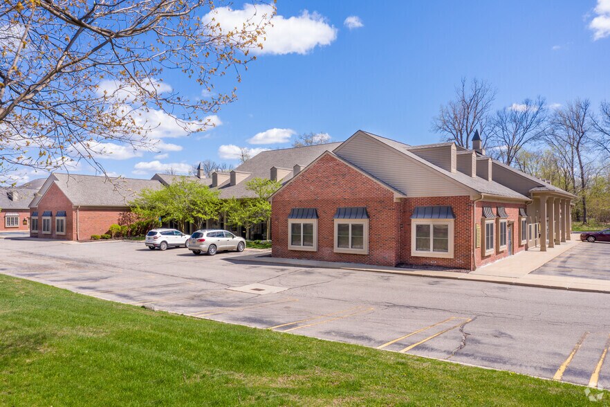 37651-37695 Pembroke Ave, Livonia, MI à louer - Photo du bâtiment - Image 2 de 6