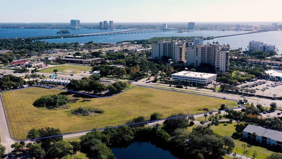 Hancock Bridge Pkwy., North Fort Myers, FL à vendre - Photo principale - Image 1 de 1