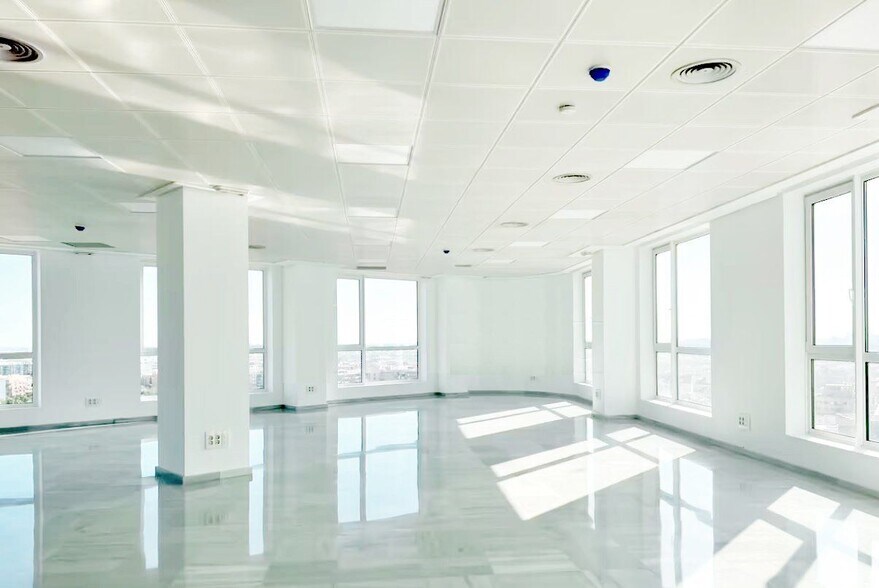 Office in València, Valencia for lease - Building Photo - Image 3 of 7