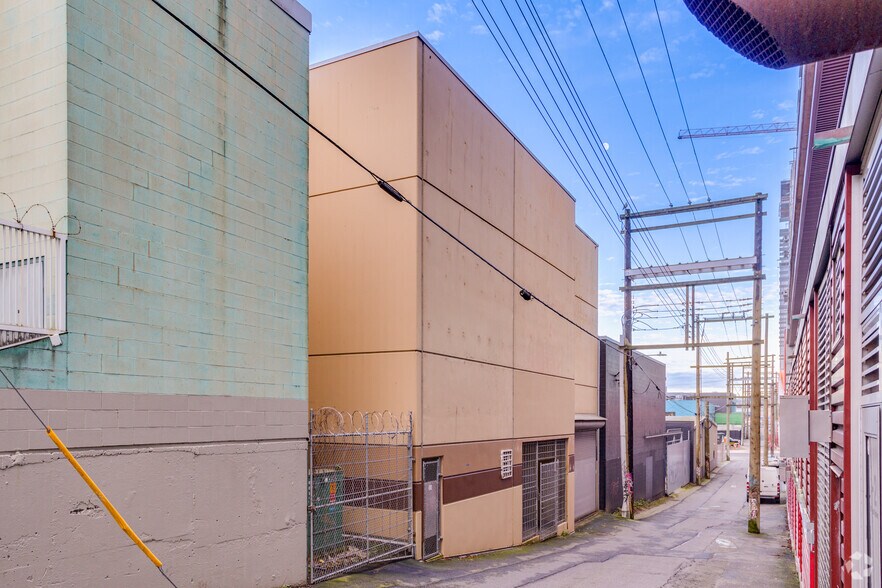 932 Cordova St E, Vancouver, BC à vendre - Photo du bâtiment - Image 2 de 3