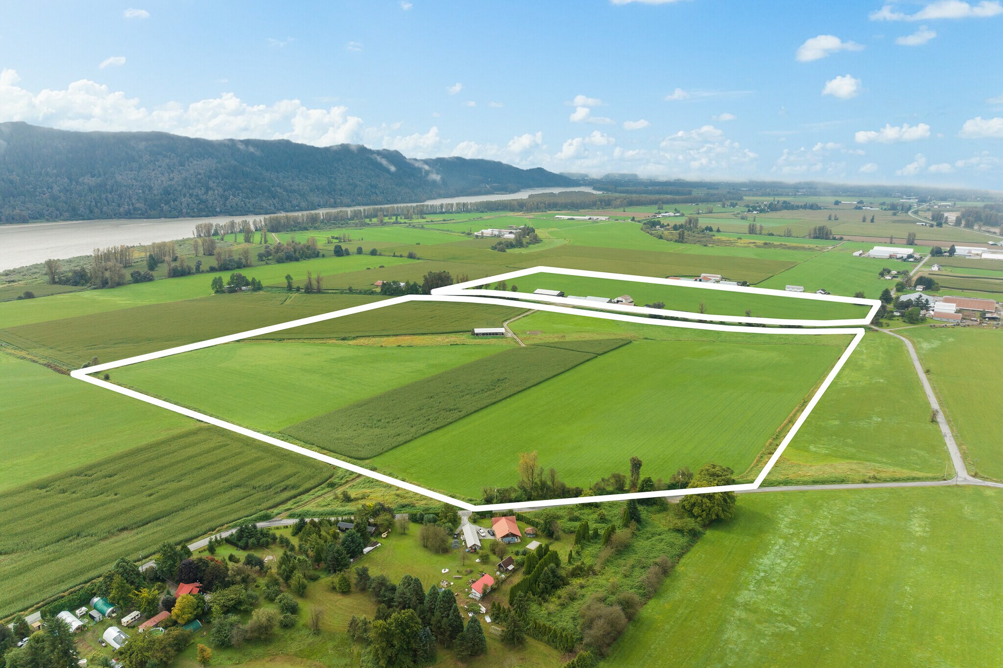 8713 Howell Rd, Deroche, BC à vendre Photo principale- Image 1 de 41