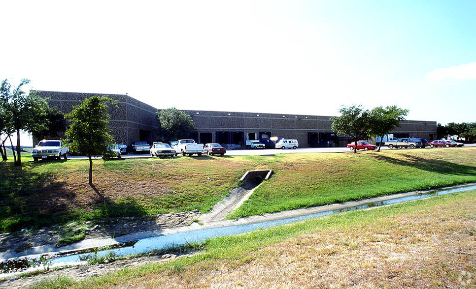 1625 Diplomat Dr, Carrollton, TX for lease - Building Photo - Image 3 of 5