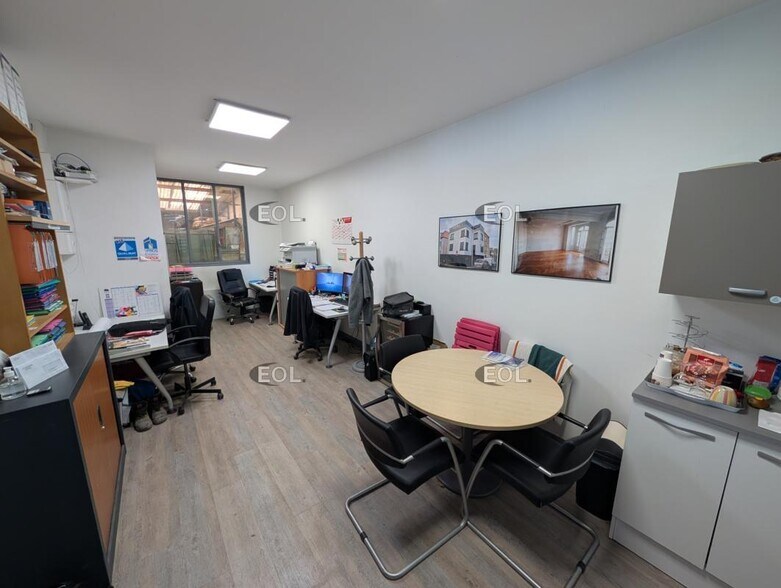 Flex in Vitry Sur Seine for sale - Building Photo - Image 3 of 13