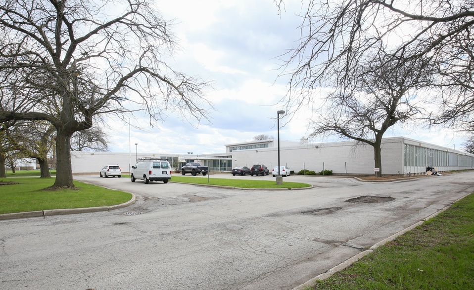 646 Chicago Rd, Chicago Heights, IL for lease - Building Photo - Image 1 of 37