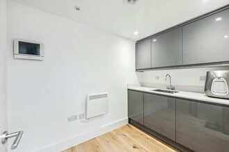 26 Windsor St, Chertsey for sale Interior Photo- Image 2 of 7