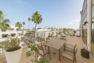 219-231 Arizona Ave, Santa Monica, CA à louer Photo intérieure- Image 1 de 3