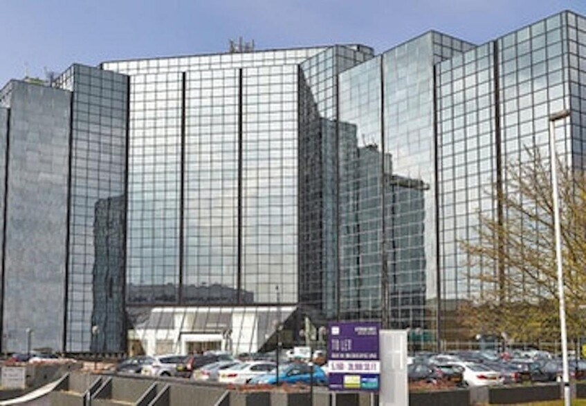 1 George St, Uxbridge à louer - Photo du bâtiment - Image 2 de 37